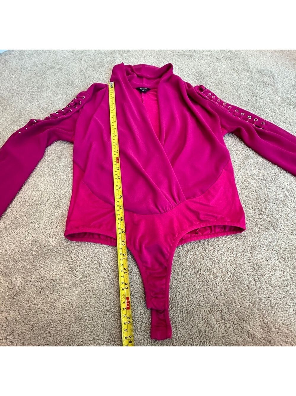 Marciano for Guess pink draped wrap V neck grommet cutout long sleeve bodysuit M - Picture 12 of 14